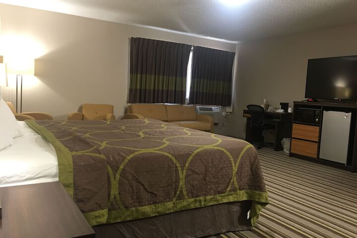 Room 25 of 38