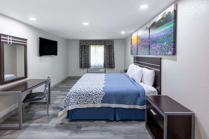 Room 16 of 35