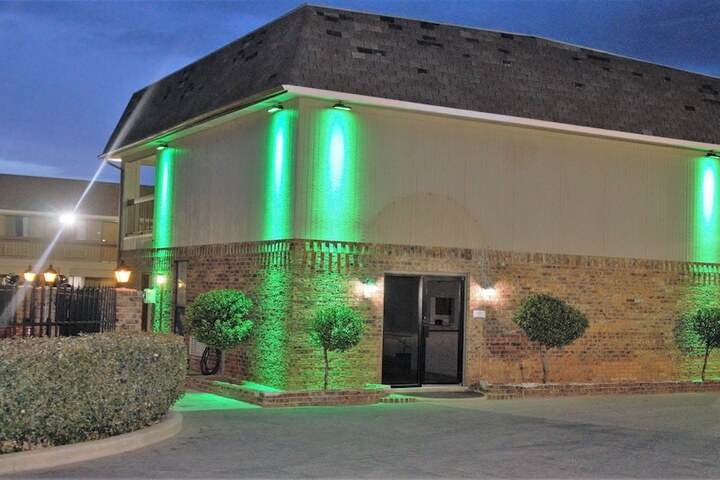 Hotel 4 of 83