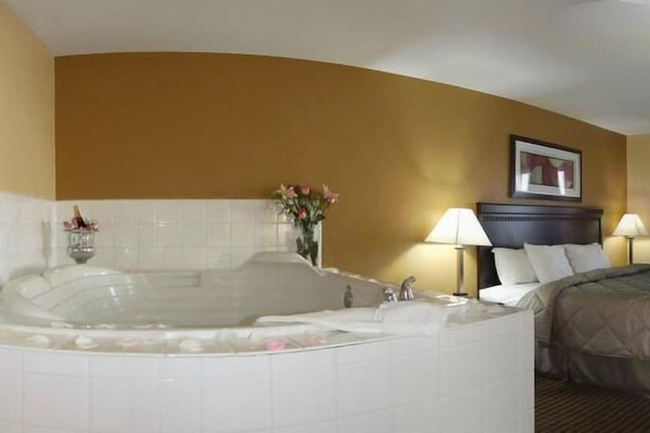 Hot Tub 31 of 32