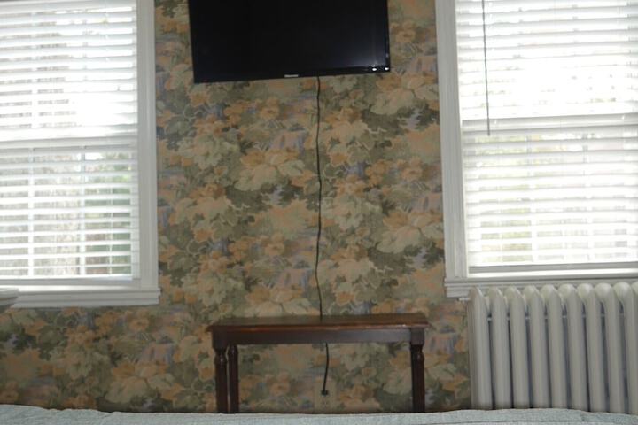 Room 8 of 12