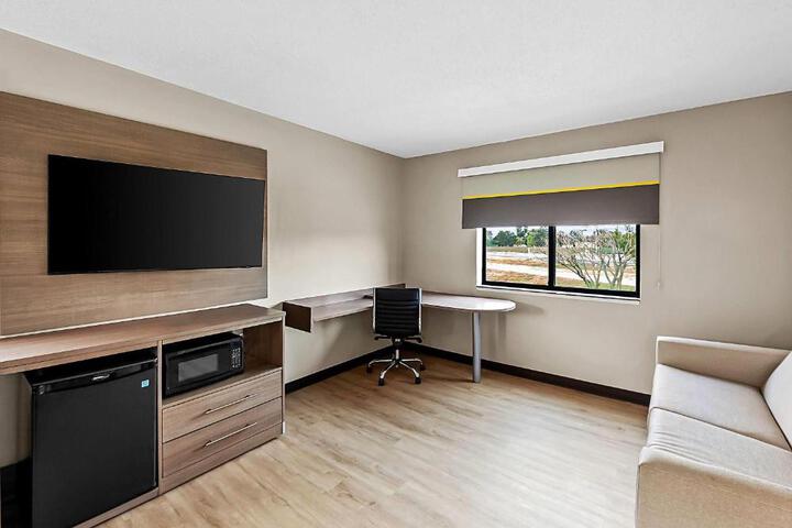 Super 8 by Wyndham Marston