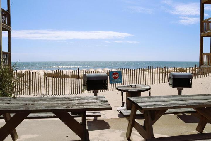 Beachfront Newly Renovated at Aqua Vista