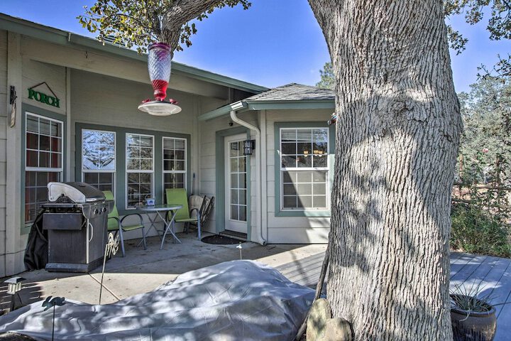 Welcoming Tehachapi Home w / Deck & Grill!
