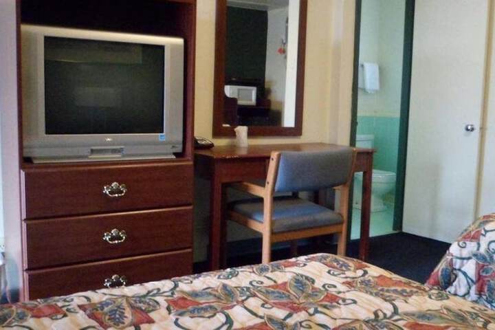 Room 10 of 14
