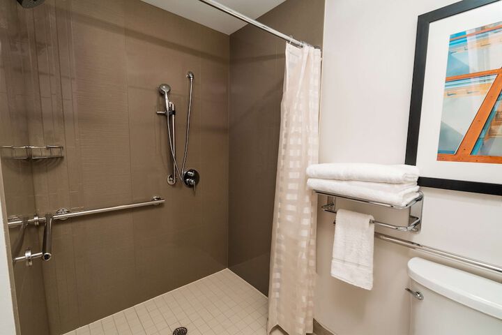 Room 25 of 42