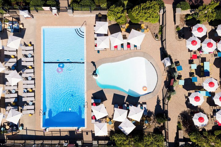 Red Jacket Beach Resort