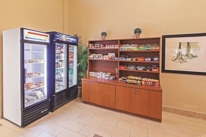 La Quinta Inn & Suites by Wyndham Corpus Christi Northwest