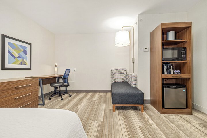 Room 121 of 348