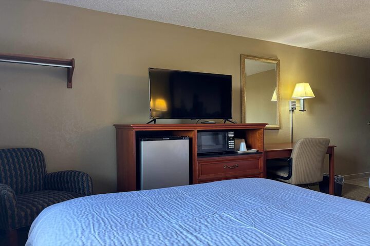 Super 8 by Wyndham Pontiac