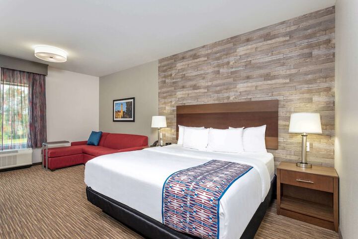 Room 32 of 50