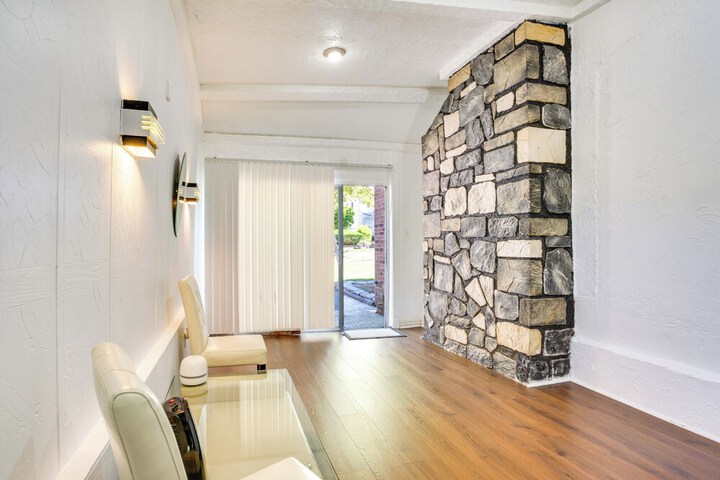 Shared Yard 4 Mi to Nyc: Englewood Apartment!