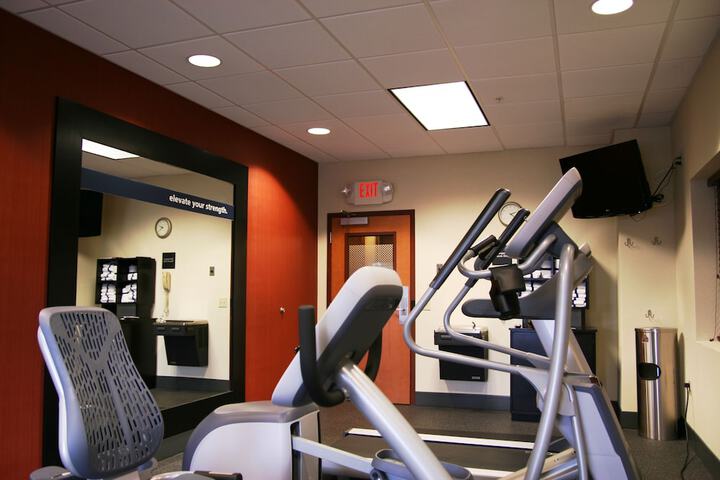 Hampton Inn & Suites Manchester-Bedford