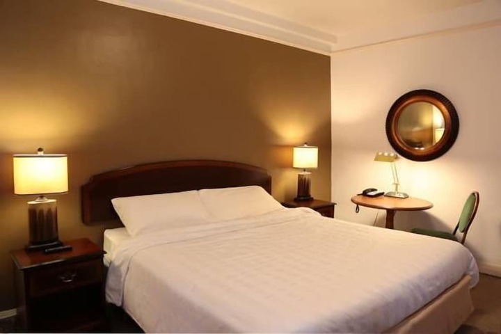 Room 11 of 28