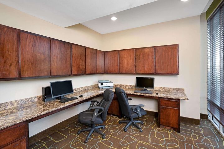 Business Center 39 of 41