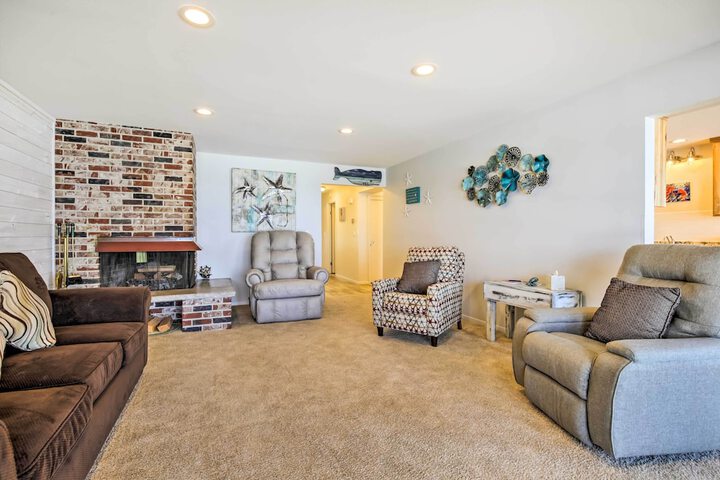 Beachfront Lincoln City Condo-patio & Pool Access!
