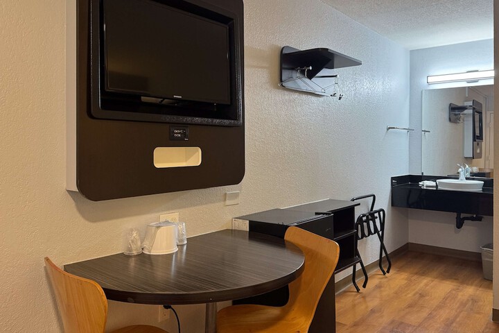 Room 16 of 26