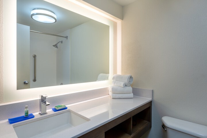 Room 10 of 47