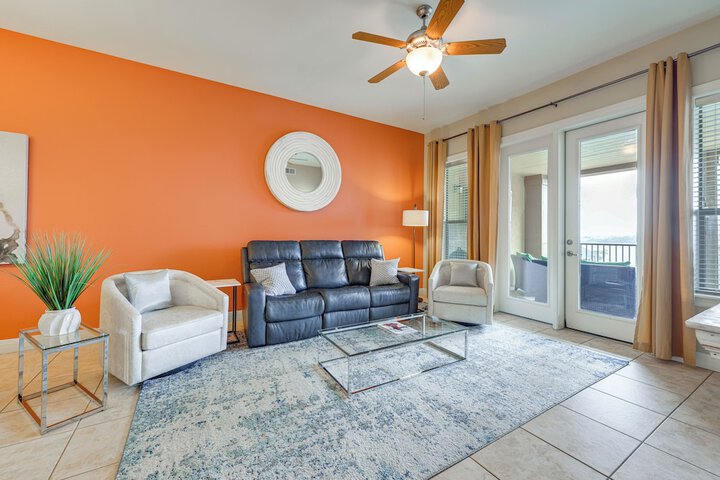 Lake LBJ Condo w / Private Balcony Lake Views
