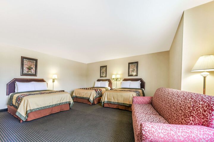Room 6 of 12