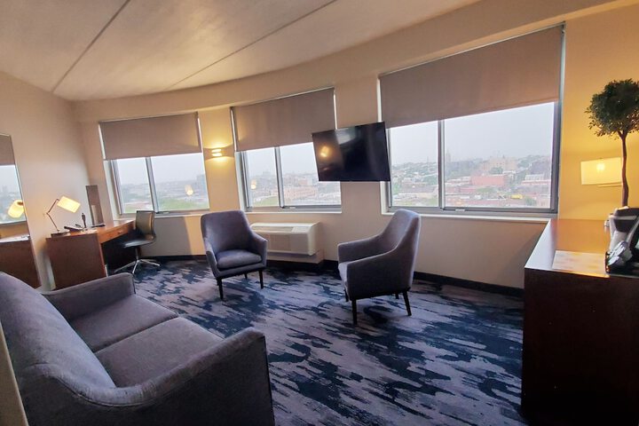 Room 27 of 61
