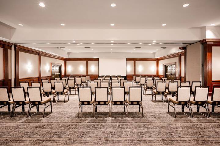 Crowne Plaza Albany - The Desmond Hotel by IHG