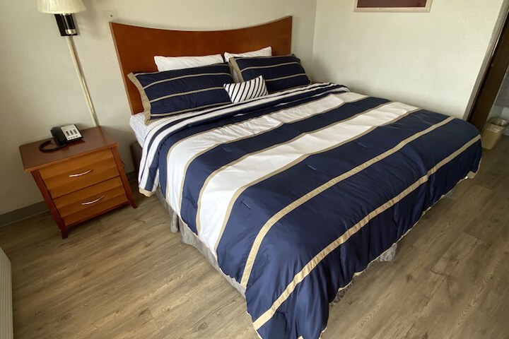 Room 17 of 27