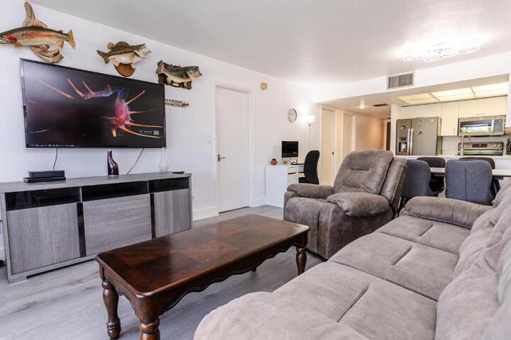 Bass & Sun Condominium 2 / 2 Bedroom