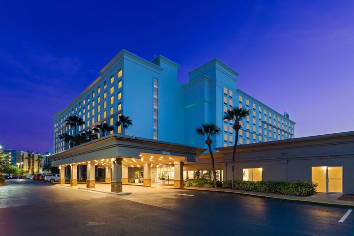 Hotel 7 of 100