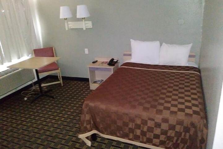 Room 20 of 33
