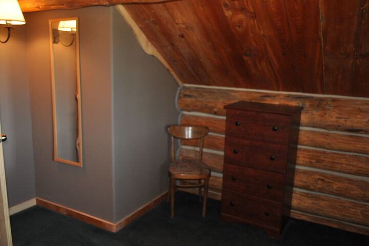 Room 9 of 77
