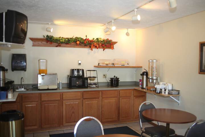 Breakfast/Coffee Service 37 of 40