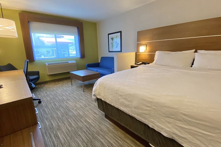 Room 12 of 33