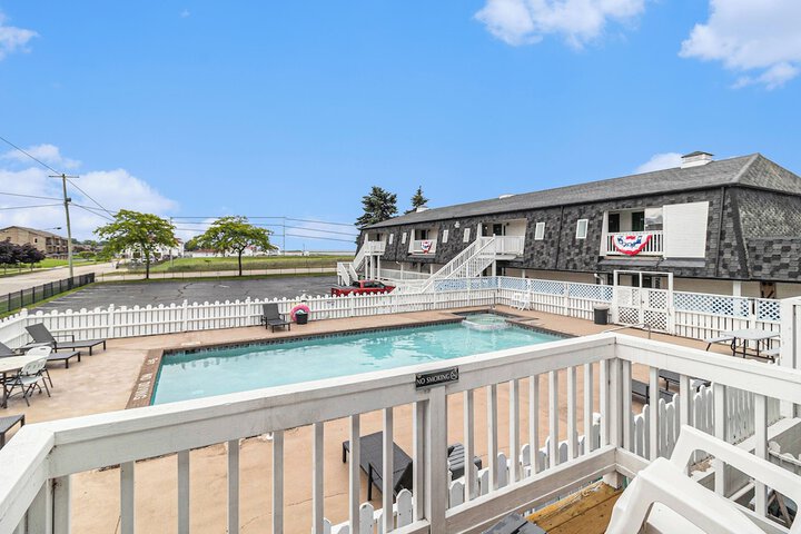 Snyders Shoreline Inn