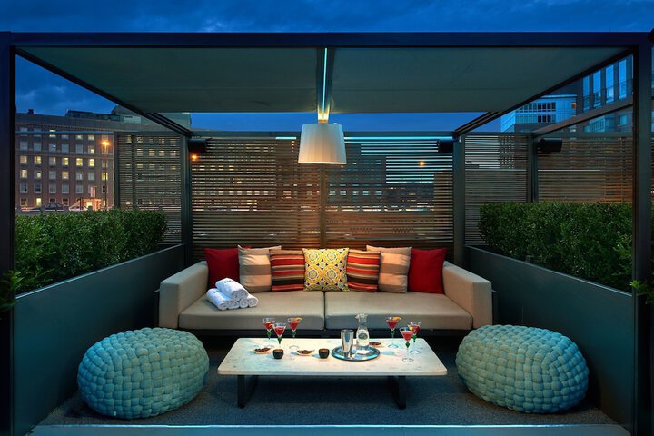 Lounge 64 of 82