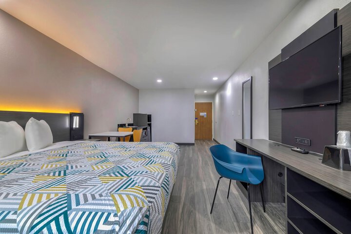 Room 15 of 25