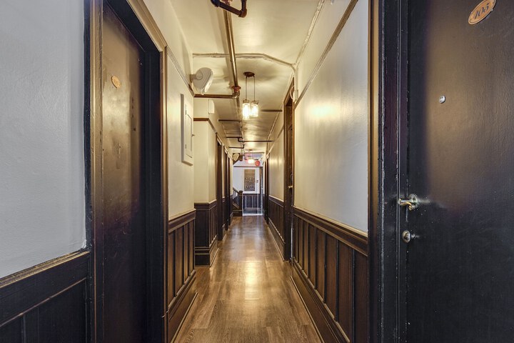 Ballroom/Hall 36 of 38