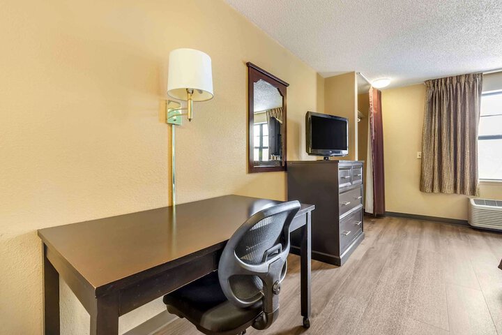 Room 33 of 35