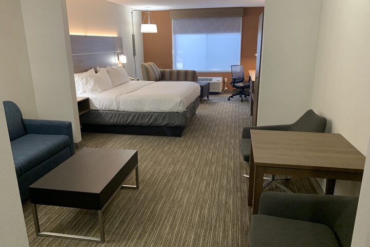 Room 26 of 38