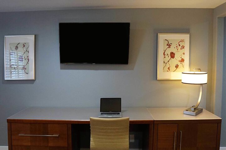Room 16 of 19