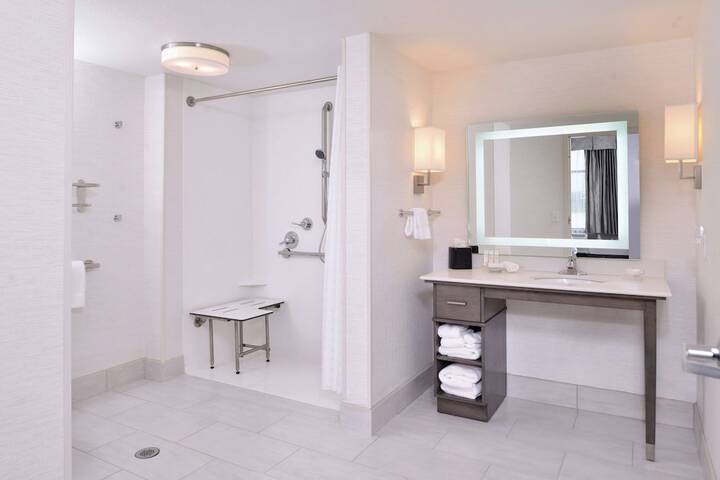 Room 42 of 65