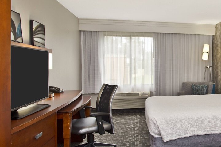 Room 22 of 38