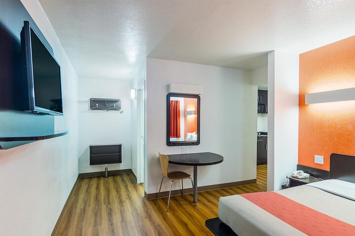 Room 15 of 40