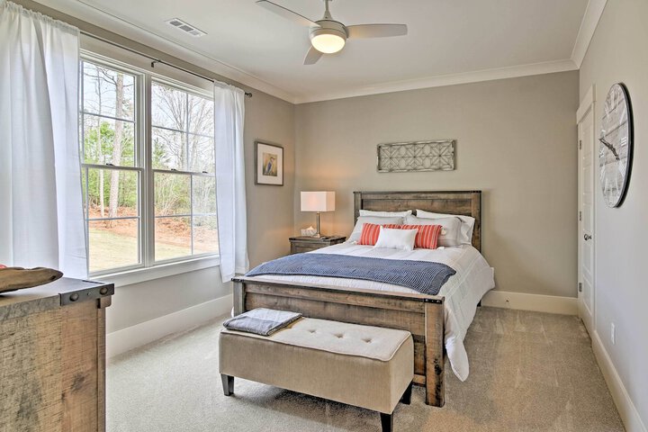 Lake Keowee Home With Balcony & Boat Dock!