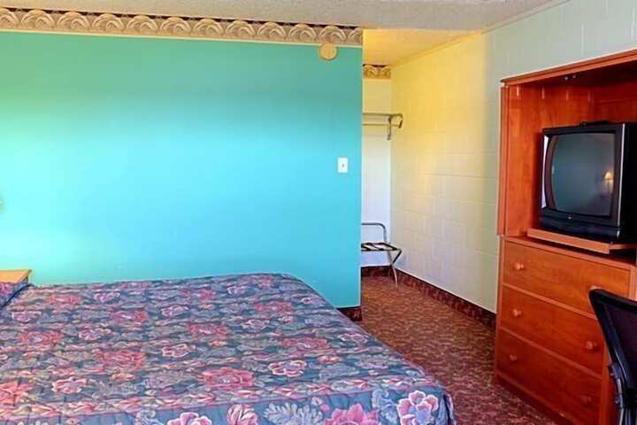 Country Host Motel