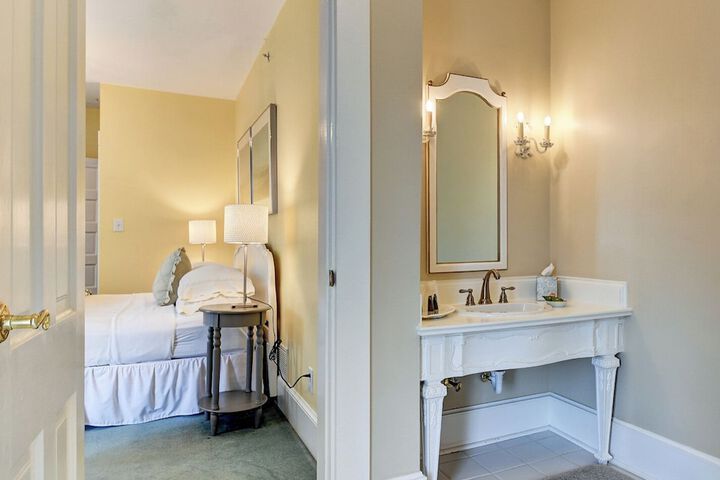 Room 44 of 76