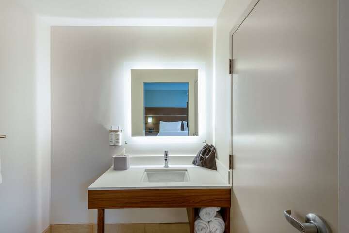 Room 30 of 39