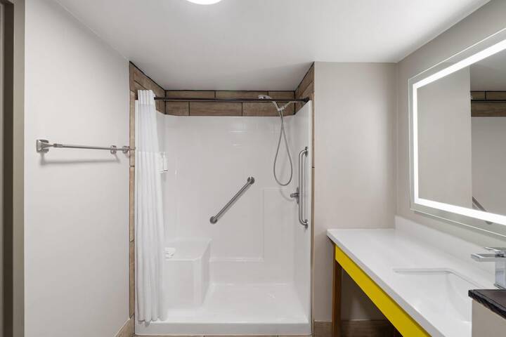 Days Inn by Wyndham Clanton AL