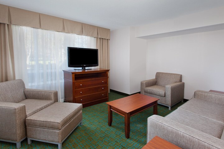 Room 34 of 40
