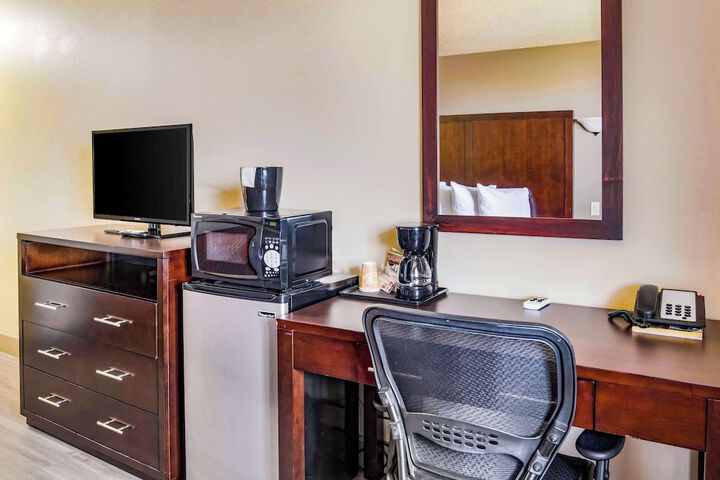 Room 10 of 29